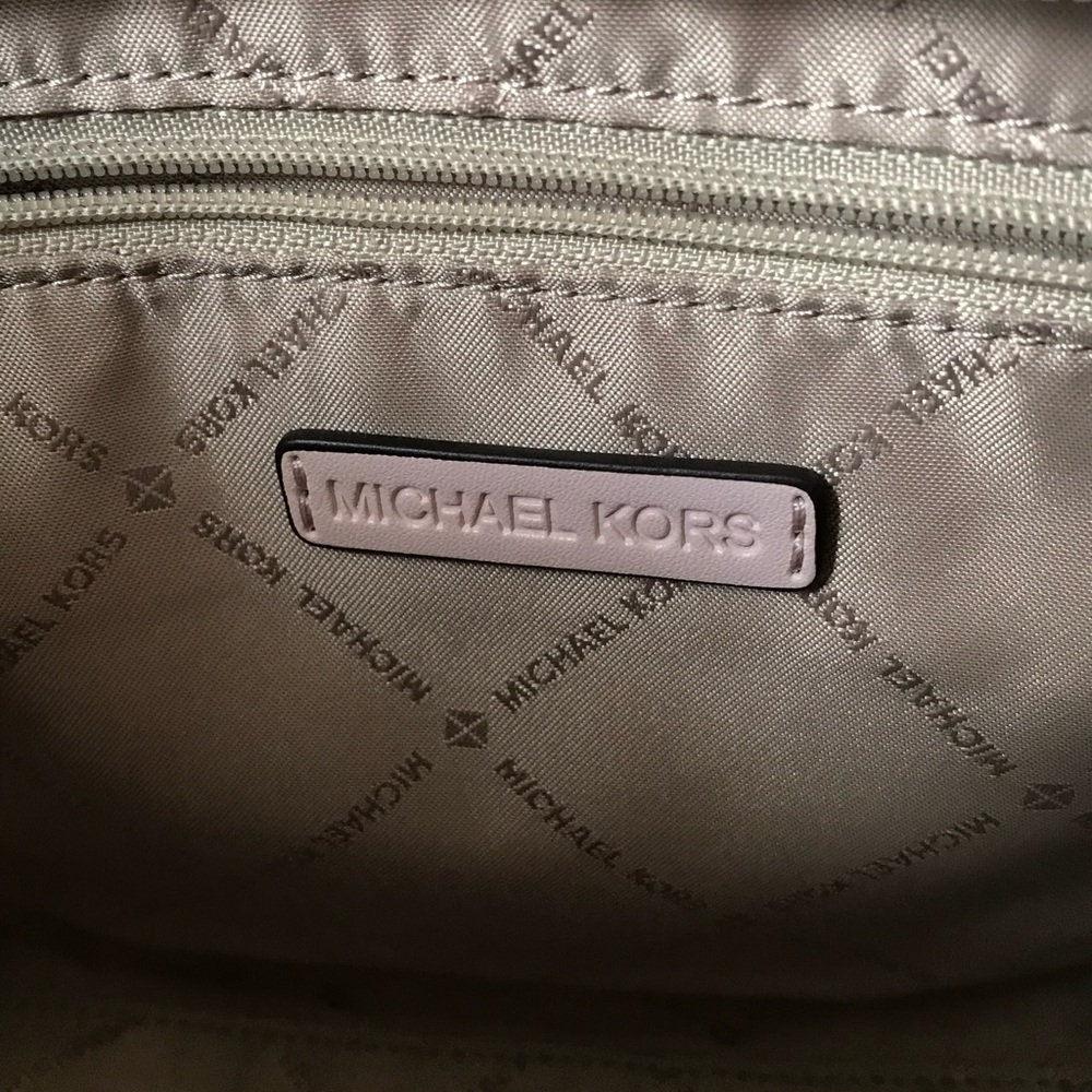🌼Michael Kors Purse - Picture 11 of 14